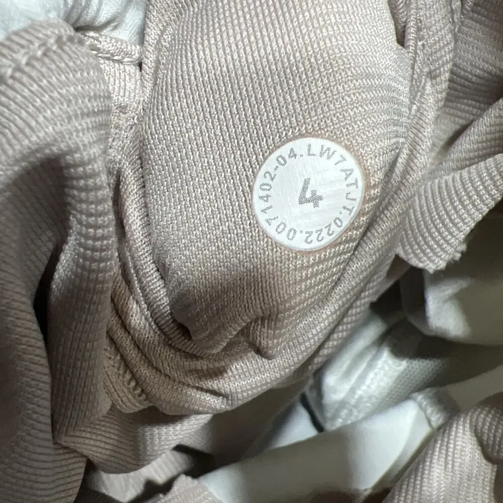 Lululemon Hotty Hot 2.5” Shorts Light Gray Size 4 Lined Is Cut Off Please Read